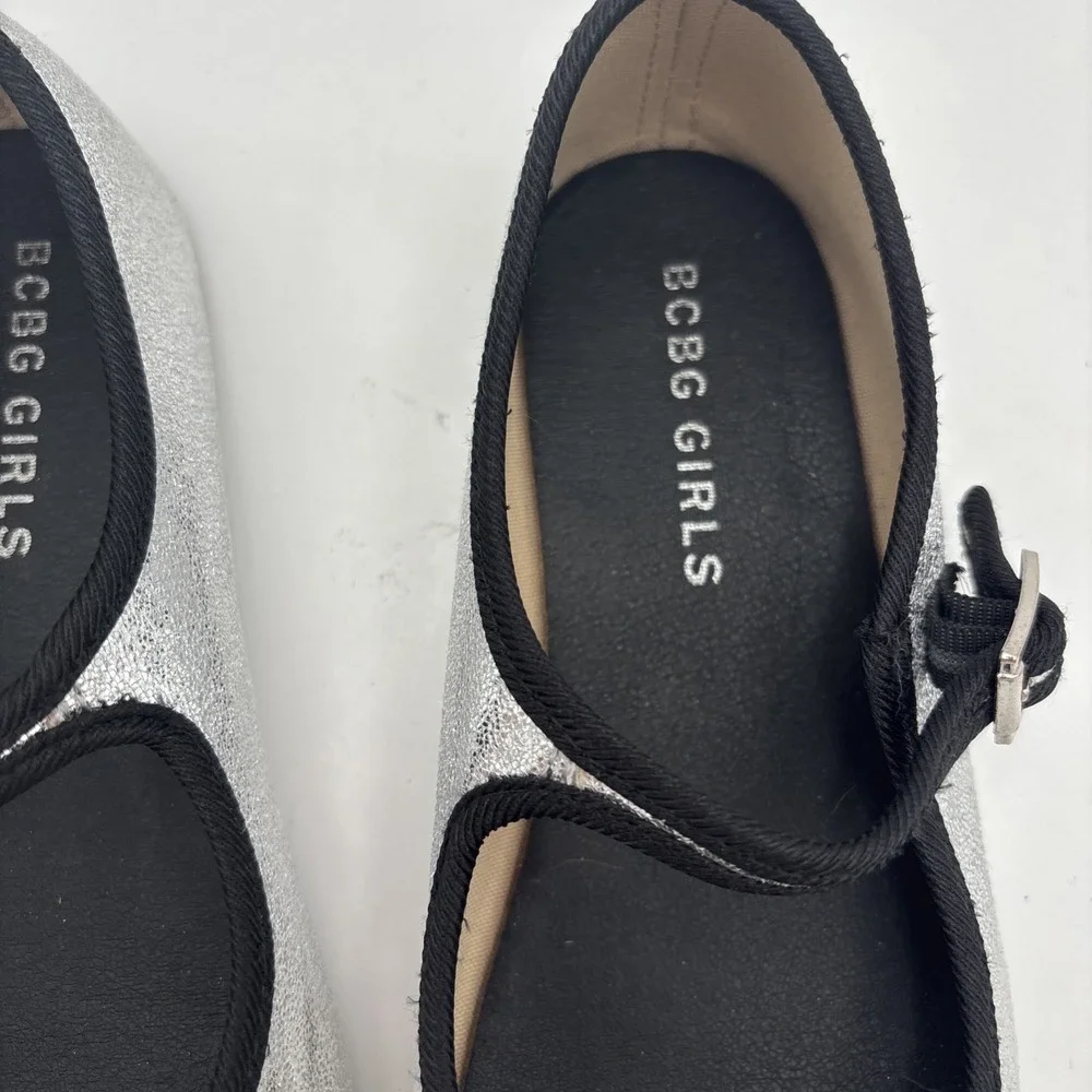 BCBG Girls Silver Buckle Mary Jane Flats Girls Round Toe Low Top Rubber Sole